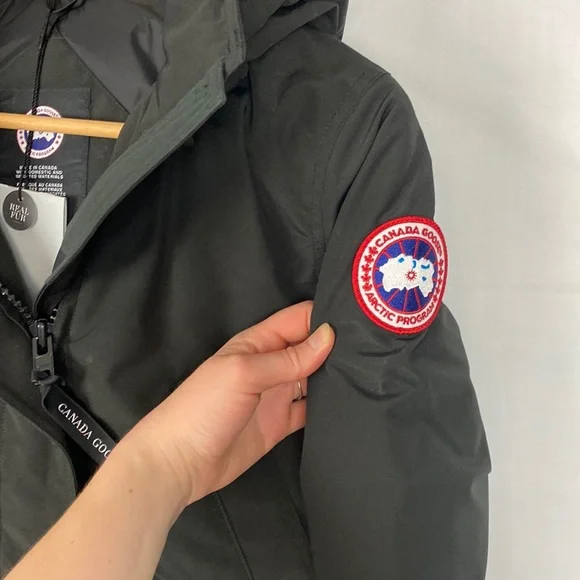 Excellent Preowned Condition Canada Goose Black Ski & Snow Jacket - Picture 7 of 11